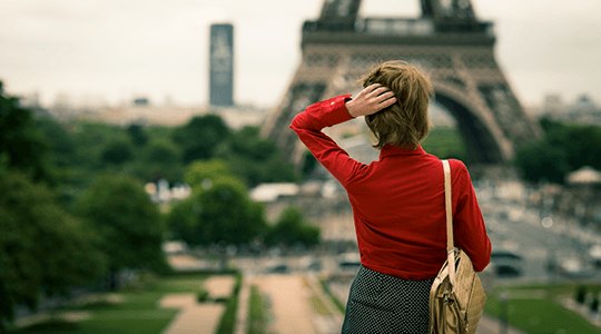 portrait of a woman, from the back, Champs de Mars in the background