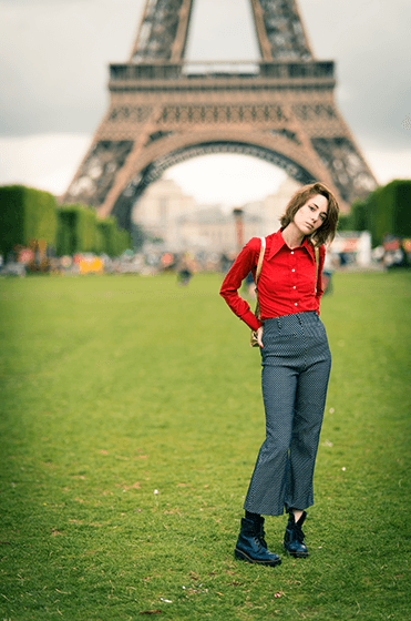 portrait of a woman, full height, Eiffel tower in the background